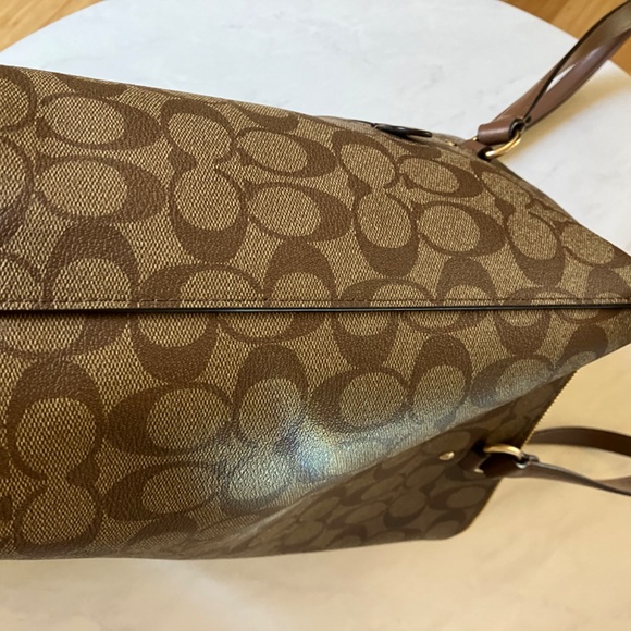 Coach Gallery Tote in Signature Logo - Picture 5 of 8